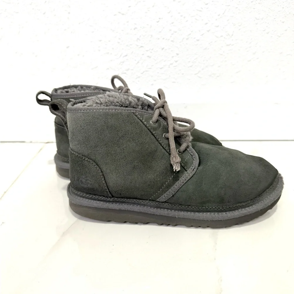 UGG Men's Charcoal Chukka Boots‎ 8